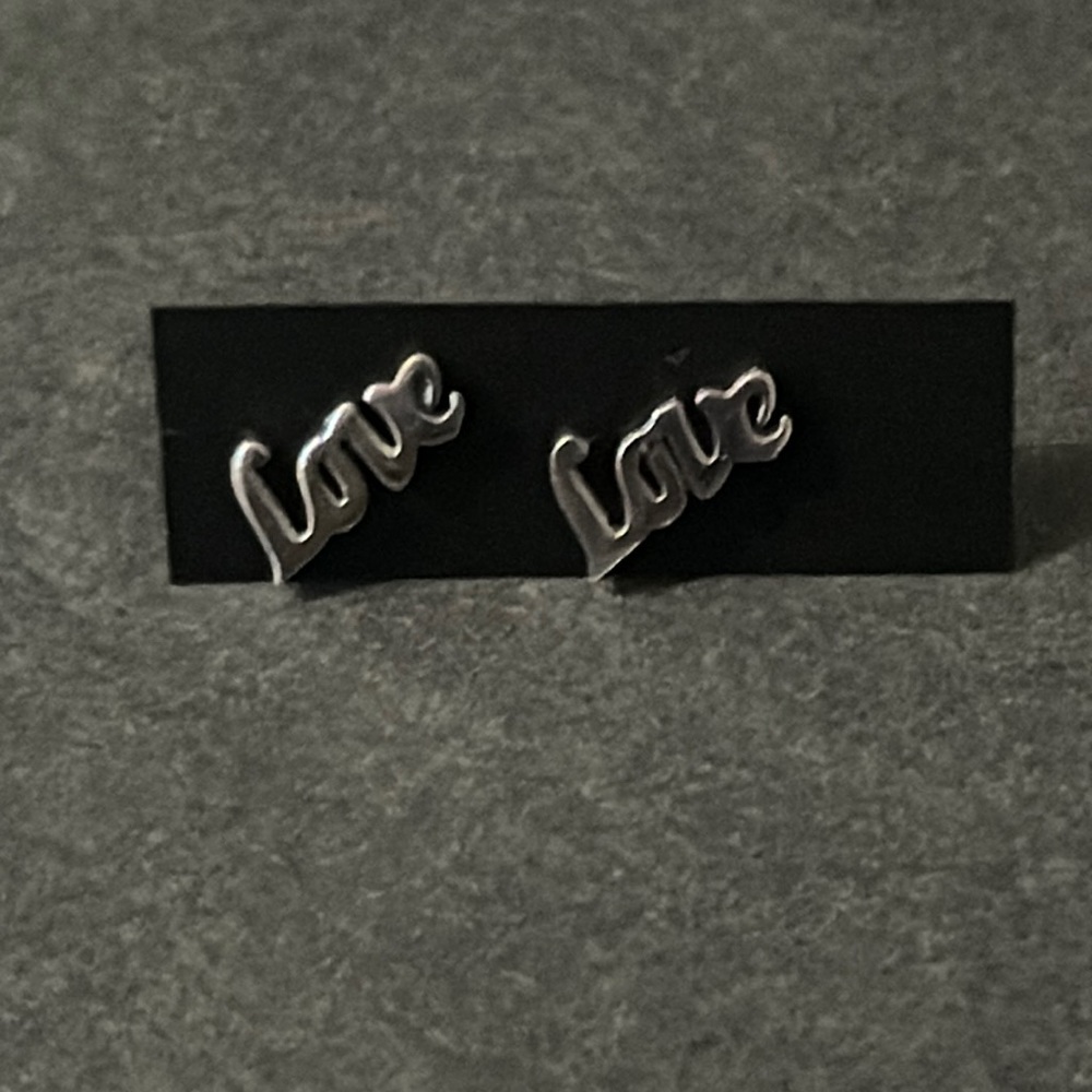 SILVER LOVE EARRINGS